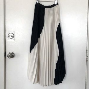 H&M Pleated Block Colored Skirt